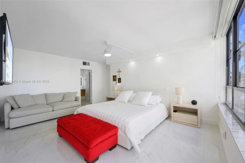 Condominio en venta en Hallandale Beach, Florida, 2 dormitorios, 139.35 m2 № 1874348 - foto 16
