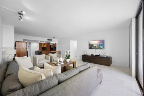 Condominio en venta en Hallandale Beach, Florida, 2 dormitorios, 139.35 m2 № 1874348 - foto 10