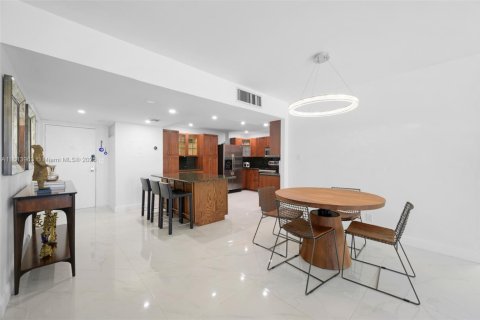 Condominio en venta en Hallandale Beach, Florida, 2 dormitorios, 139.35 m2 № 1874348 - foto 5