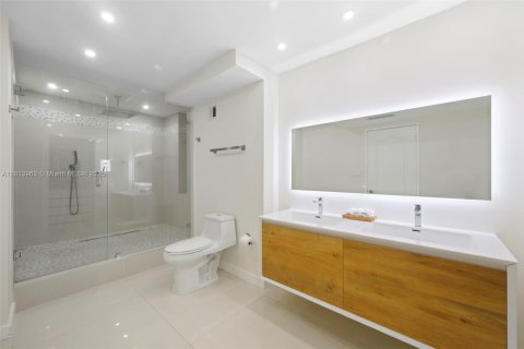 Condominio en venta en Hallandale Beach, Florida, 2 dormitorios, 139.35 m2 № 1874348 - foto 18