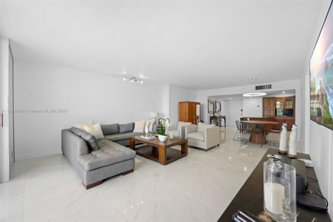 Condominio en venta en Hallandale Beach, Florida, 2 dormitorios, 139.35 m2 № 1874348 - foto 6
