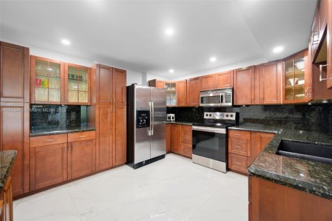 Condominio en venta en Hallandale Beach, Florida, 2 dormitorios, 139.35 m2 № 1874348 - foto 3