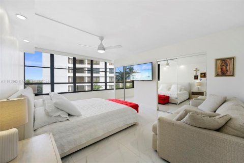 Condominio en venta en Hallandale Beach, Florida, 2 dormitorios, 139.35 m2 № 1874348 - foto 15