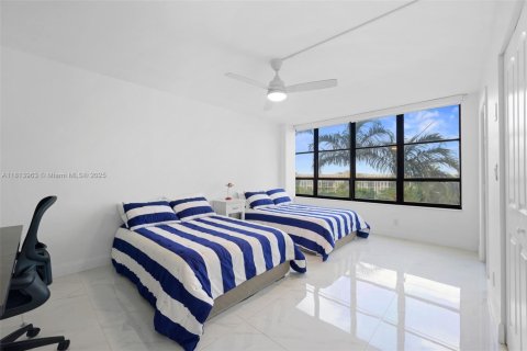 Condominio en venta en Hallandale Beach, Florida, 2 dormitorios, 139.35 m2 № 1874348 - foto 19