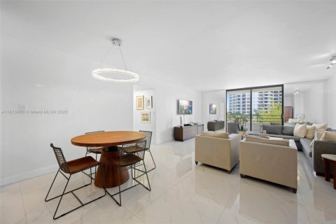 Condominio en venta en Hallandale Beach, Florida, 2 dormitorios, 139.35 m2 № 1874348 - foto 11