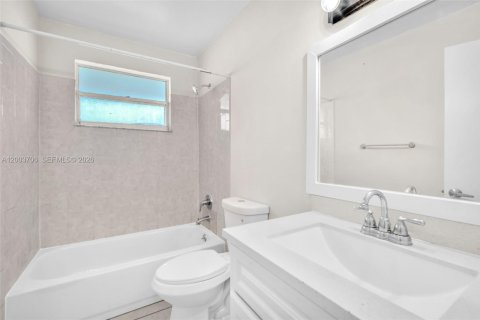 Casa en alquiler en Hollywood, Florida, 3 dormitorios, 134.71 m2 № 2071258 - foto 14