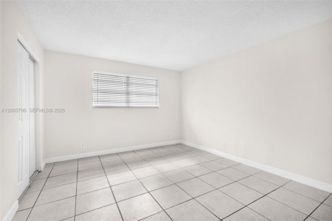 Casa en alquiler en Hollywood, Florida, 3 dormitorios, 134.71 m2 № 2071258 - foto 12