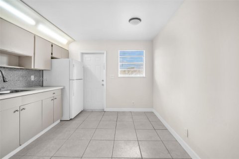 Casa en alquiler en Hollywood, Florida, 3 dormitorios, 134.71 m2 № 2071258 - foto 6