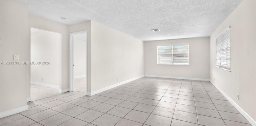 Casa en Hollywood, Florida 3 dormitorios, 134.71 m2 № 2071258