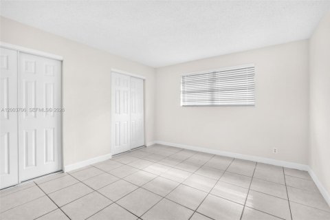 Casa en alquiler en Hollywood, Florida, 3 dormitorios, 134.71 m2 № 2071258 - foto 13