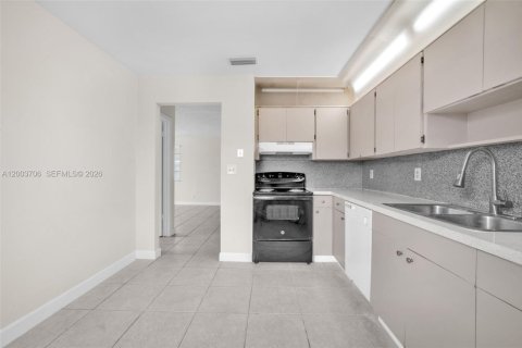 Casa en alquiler en Hollywood, Florida, 3 dormitorios, 134.71 m2 № 2071258 - foto 5