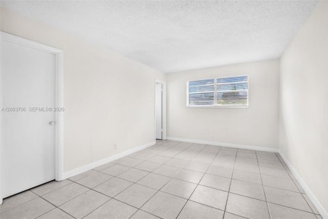 Casa en alquiler en Hollywood, Florida, 3 dormitorios, 134.71 m2 № 2071258 - foto 9