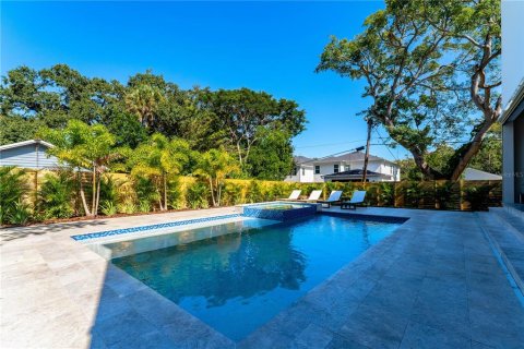 House in Tampa, Florida 5 bedrooms, 320.51 sq.m. № 2431088 - photo 5