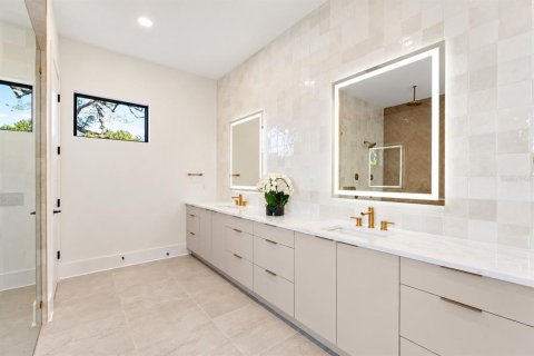 House in Tampa, Florida 5 bedrooms, 320.51 sq.m. № 2431088 - photo 20
