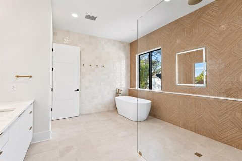 House in Tampa, Florida 5 bedrooms, 320.51 sq.m. № 2431088 - photo 21