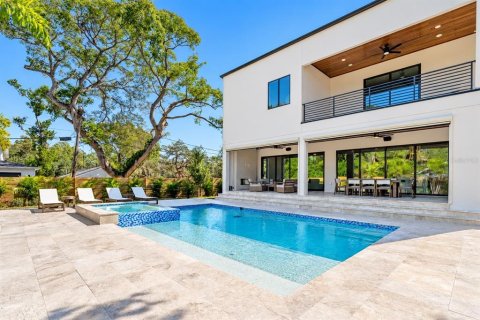 House in Tampa, Florida 5 bedrooms, 320.51 sq.m. № 2431088 - photo 4