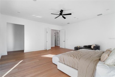 House in Tampa, Florida 5 bedrooms, 320.51 sq.m. № 2431088 - photo 22