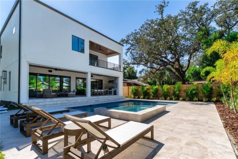 House in Tampa, Florida 5 bedrooms, 320.51 sq.m. № 2431088 - photo 6