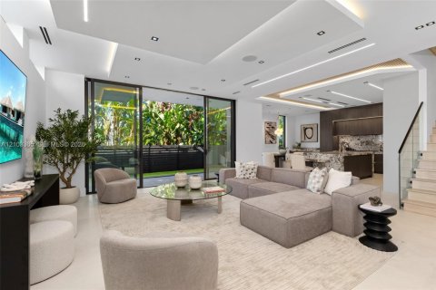 Villa ou maison à vendre à Fort Lauderdale, Floride: 4 chambres № 2412892 - photo 8
