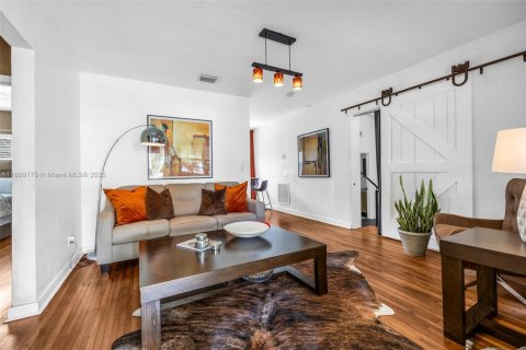 Casa en venta en North Miami Beach, Florida, 3 dormitorios, 77.11 m2 № 1951077 - foto 9