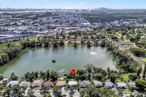 Casa en venta en North Miami Beach, Florida, 3 dormitorios, 77.11 m2 № 1951077 - foto 1