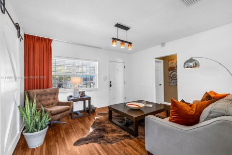 Casa en venta en North Miami Beach, Florida, 3 dormitorios, 77.11 m2 № 1951077 - foto 10