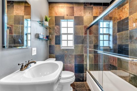 Casa en venta en North Miami Beach, Florida, 3 dormitorios, 77.11 m2 № 1951077 - foto 23
