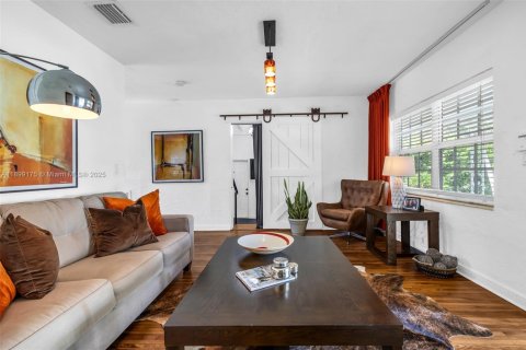 Casa en venta en North Miami Beach, Florida, 3 dormitorios, 77.11 m2 № 1951077 - foto 11