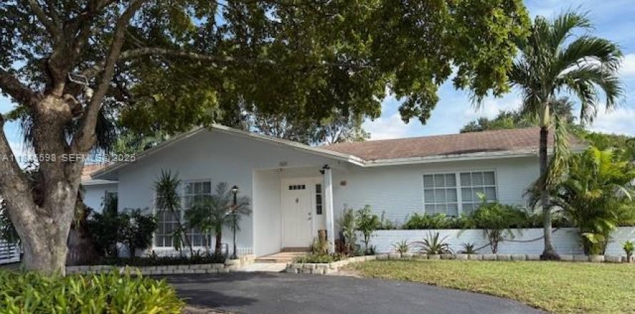 House in Margate, Florida 3 bedrooms, 162.95 sq.m. № 1986681
