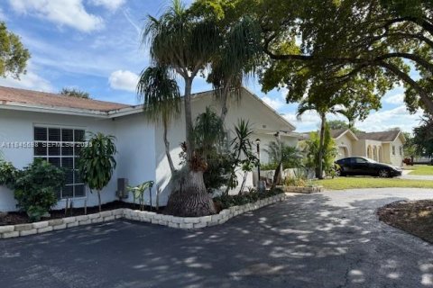 House in Margate, Florida 3 bedrooms, 162.95 sq.m. № 1986681 - photo 7