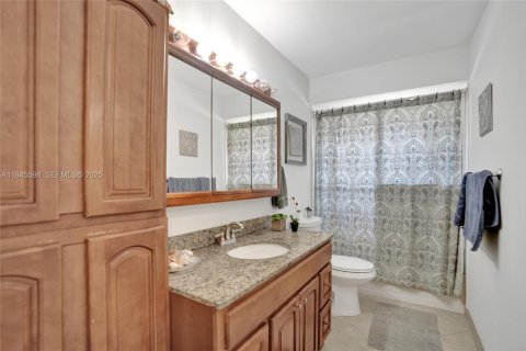 House in Margate, Florida 3 bedrooms, 162.95 sq.m. № 1986681 - photo 16