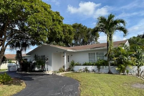 House in Margate, Florida 3 bedrooms, 162.95 sq.m. № 1986681 - photo 2