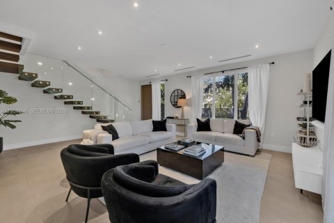 Townhouse in Miami, Florida 3 bedrooms, 184.04 sq.m. № 2153588
