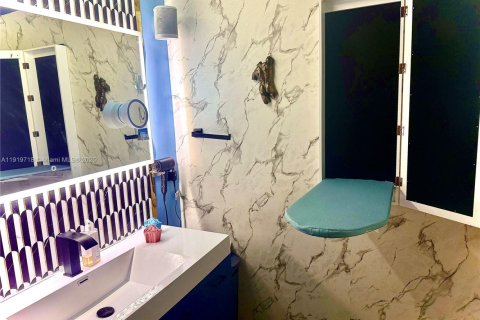 Condo in Miami, Florida, 2 bedrooms № 1975412 - photo 4