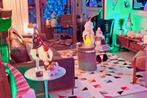 Condo in Miami, Florida, 2 bedrooms № 1975412 - photo 7