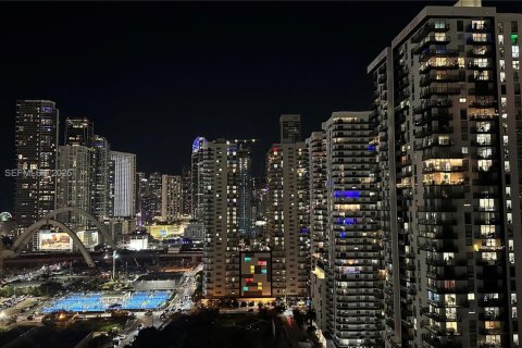 Condo in Miami, Florida, 2 bedrooms № 1975412 - photo 12