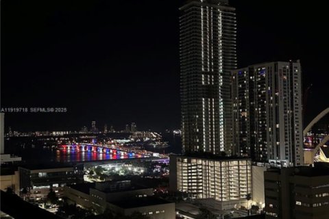 Condo in Miami, Florida, 2 bedrooms № 1975412 - photo 10