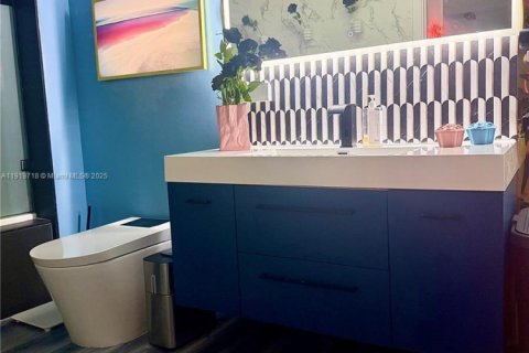 Condo in Miami, Florida, 2 bedrooms № 1975412 - photo 2