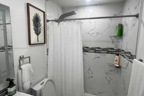 Villa ou maison à vendre à North Miami, Floride: 3 chambres, 140.75 m2 № 1977511 - photo 2