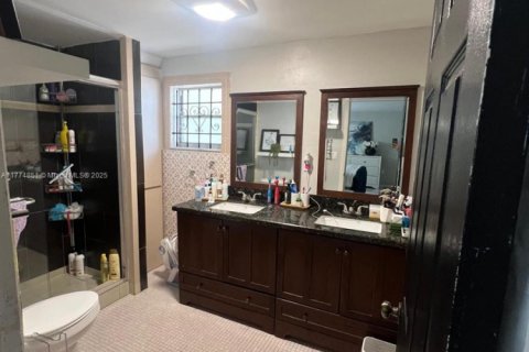 Villa ou maison à vendre à North Miami, Floride: 3 chambres, 140.75 m2 № 1977511 - photo 11