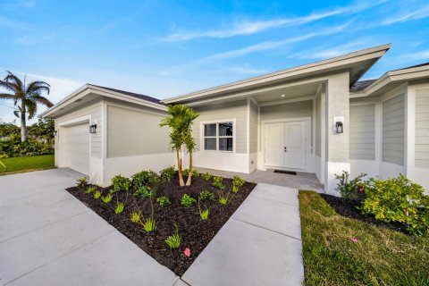 House in Port St. Lucie, Florida 4 bedrooms, 213.68 sq.m. № 2265435 - photo 4