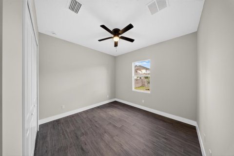 House in Port St. Lucie, Florida 4 bedrooms, 213.68 sq.m. № 2265435 - photo 24