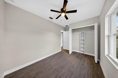 House in Port St. Lucie, Florida 4 bedrooms, 213.68 sq.m. № 2265435 - photo 22