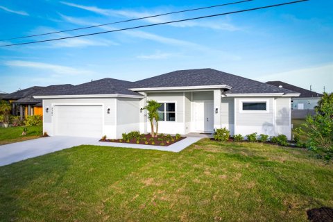 House in Port St. Lucie, Florida 4 bedrooms, 213.68 sq.m. № 2265435 - photo 2