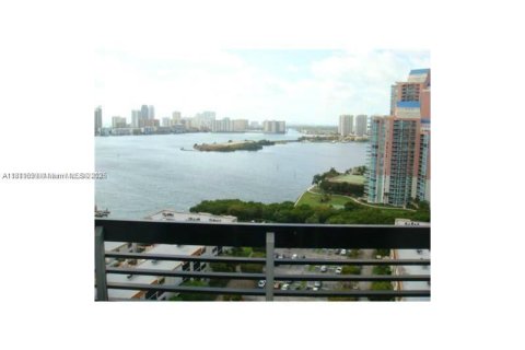 Copropriété à vendre à Aventura, Floride: 2 chambres, 109.72 m2 № 1981764 - photo 3