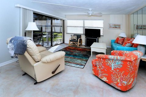 Condo in New Smyrna Beach, Florida, 2 bedrooms  № 2108430 - photo 2