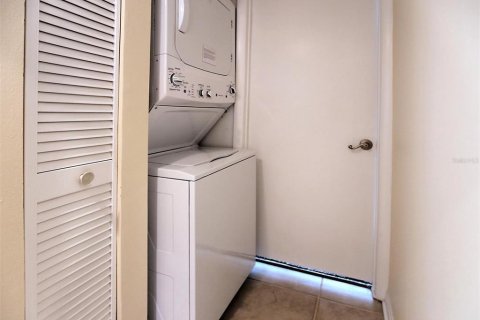 Condo in New Smyrna Beach, Florida, 2 bedrooms  № 2108430 - photo 10