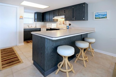 Condo in New Smyrna Beach, Florida, 2 bedrooms  № 2108430 - photo 5