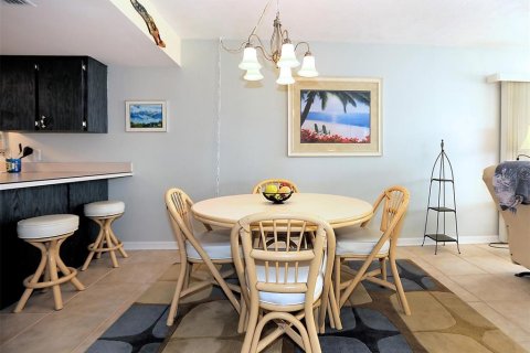 Condo in New Smyrna Beach, Florida, 2 bedrooms  № 2108430 - photo 9