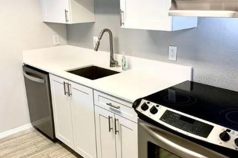 Condo in Port Charlotte, Florida, 2 bedrooms  № 2229929 - photo 12